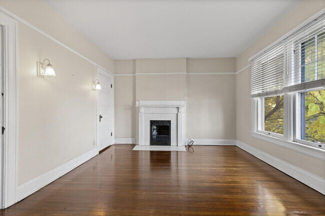 Building Photo - 439 Thurman Ave