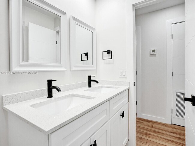 Building Photo - 932 Mandarin Isle