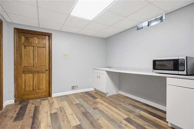 Building Photo - 2501 Birchwood Ct