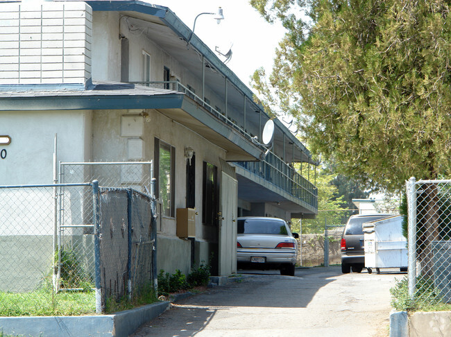 Building Photo - 650 N Mountain View Ave