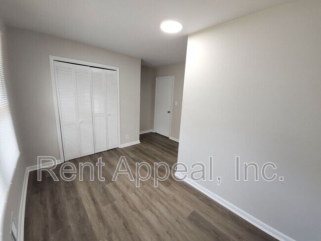 Building Photo - 5370 Longmeadow Ln