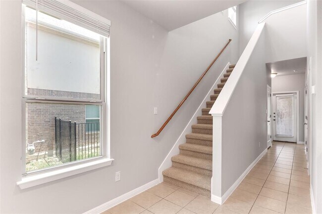 Building Photo - 2929 Harvester Ln