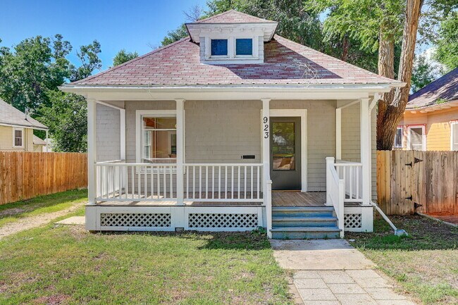 Building Photo - $1,750.00 - 2 Bedrooms, 1 Bathroom, Single...