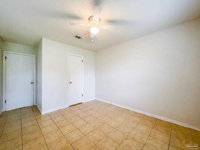Building Photo - 9049 Bluebay Ln