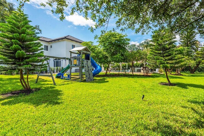 Building Photo - 5801 Melaleuca Rd