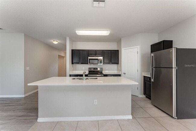 Building Photo - 128 Tanager St