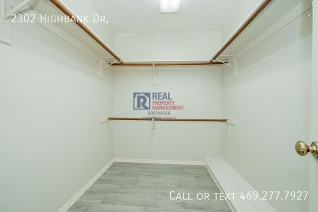 Building Photo - 2302 Highbank Dr