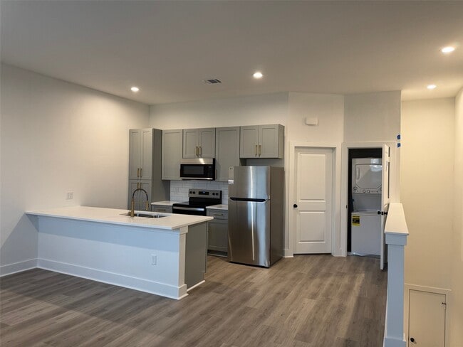 Building Photo - 3214 Frying Pan Place