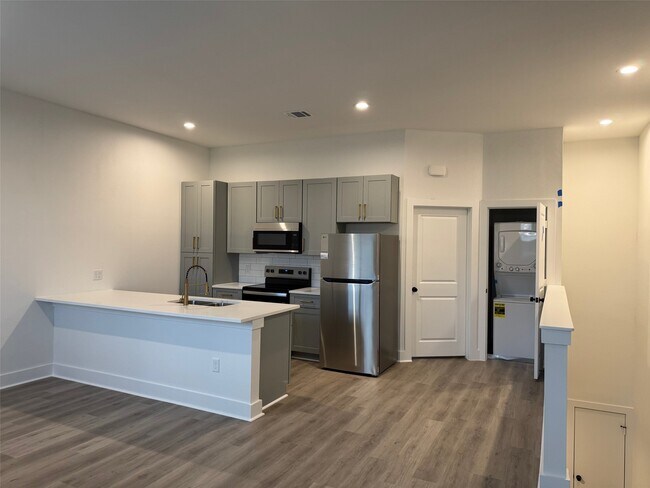 Building Photo - 3218 Frying Pan Pl