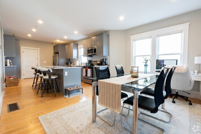 Building Photo - 49 Montvale St