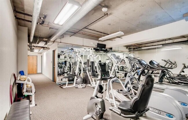 Building Photo - Downtown Loft Living at its Best