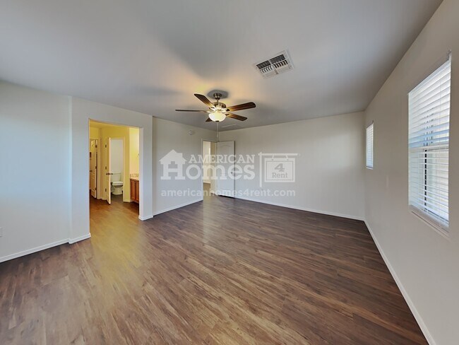 Building Photo - 668 W Paseo Celestial