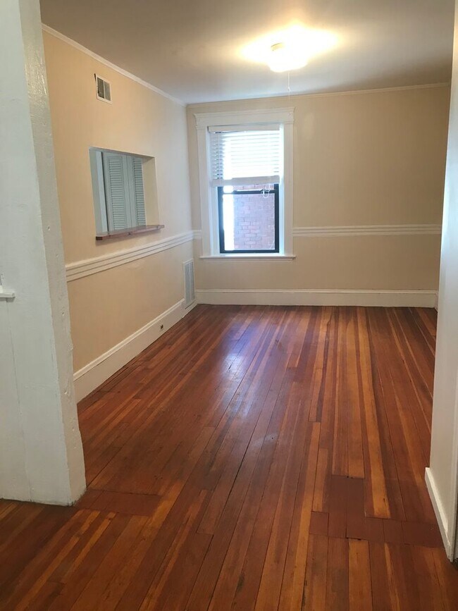 Building Photo - 23 Linden Pl
