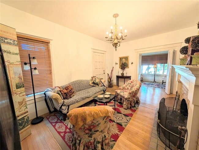 Building Photo - 1701 Siesta Dr