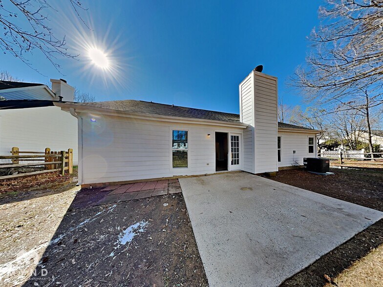 Building Photo - 9016 Oren Thompson Rd