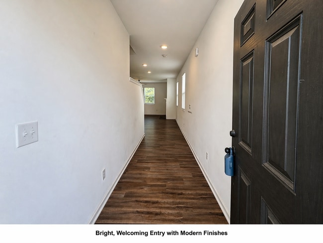 Building Photo - End Unit Townhome in Brookview Subdivsion in North Forsyth