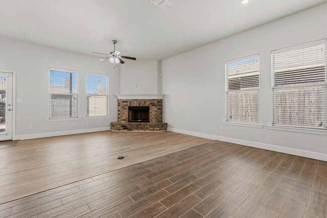 Building Photo - 13810 Avenue W