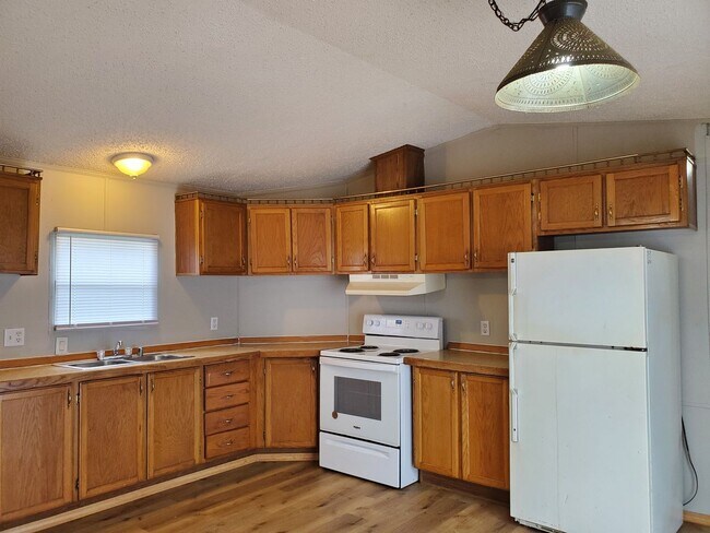 Building Photo - 200 cedar cove lane