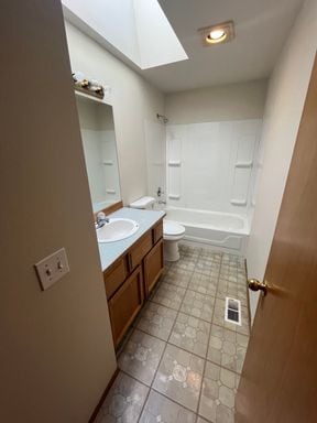 Building Photo - Spacious 3-bed/3-bath in Lake City's Meadowbrook neighborhood available NOW at $3695!