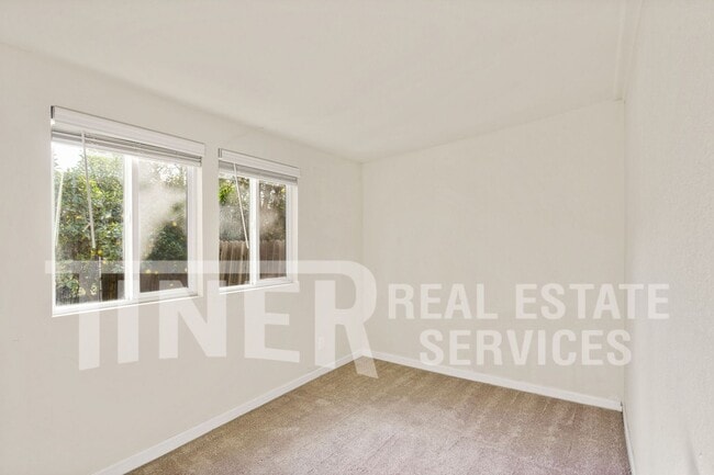 Building Photo - 2305 Garfield Ave