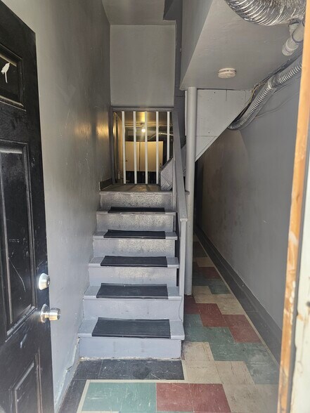 Back entrance view of steps to kitchen - 1268 Stirling St