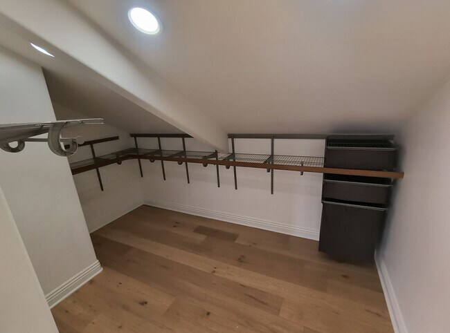 Building Photo - Upgraded Two Story Home - Bay Ho - View Lot - Central AC