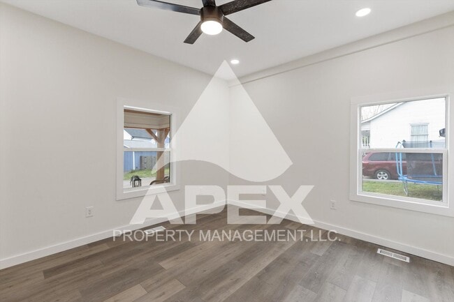 Building Photo - Stunning 4 Bd -3 Ba Single Family Home in ...