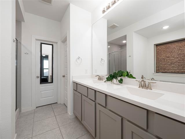 Building Photo - 3960 Chesapeake Ln