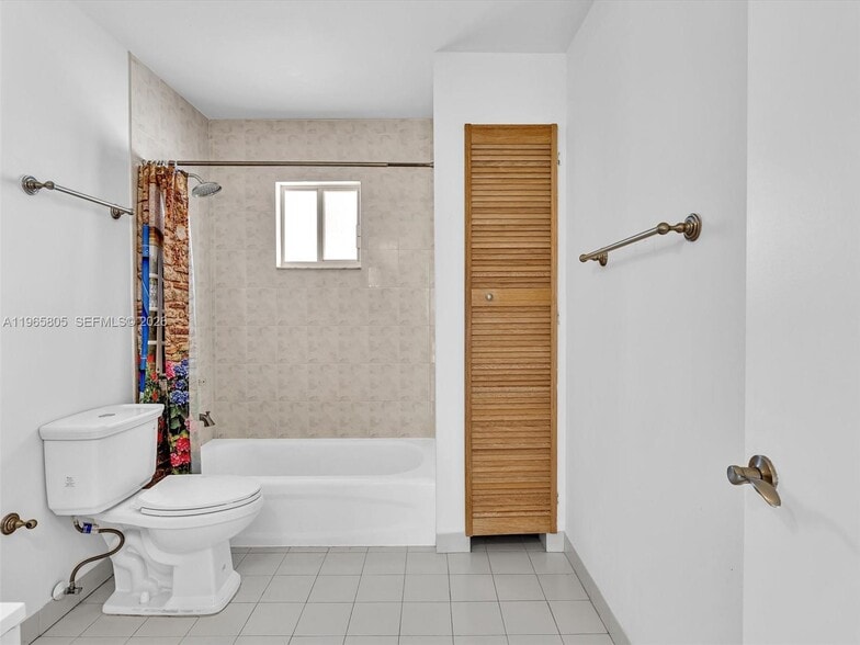 Building Photo - 240 SW 15th Rd