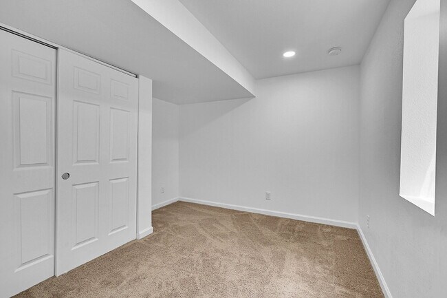 Building Photo - $3,495.00 - 5 Beds, 3.5 Baths, Single Fami...