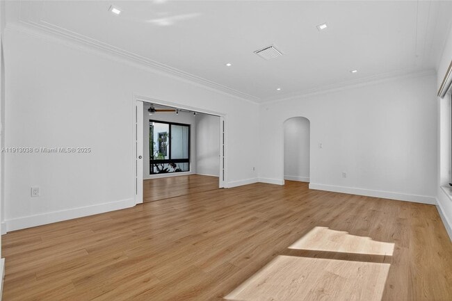 Building Photo - 465 NE 52nd St