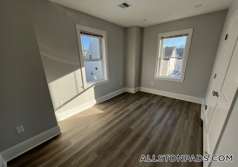 Building Photo - 80 N Beacon St