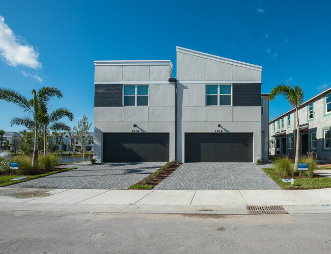 Building Photo - 3918 SE Mentmore Ln