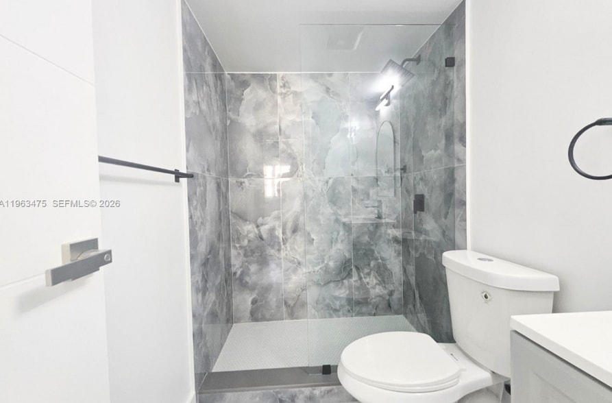 Building Photo - 333 NW 17th Ct