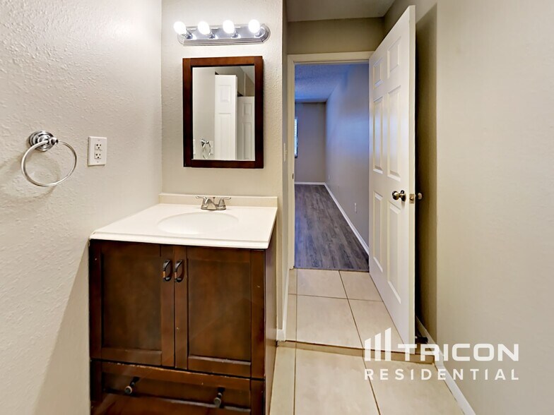 Building Photo - 12318 Cloverstone Dr