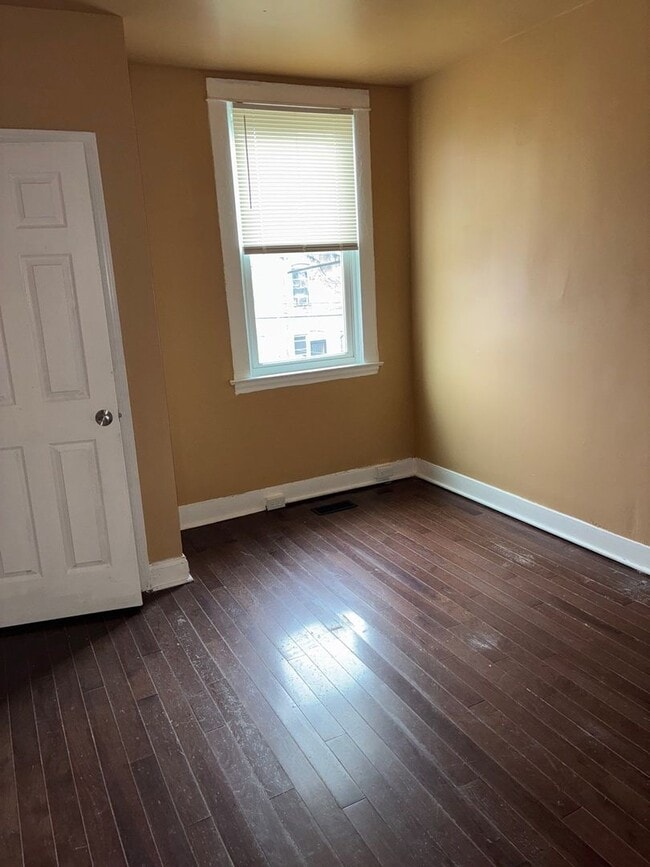 Building Photo - 2710 W Franklin St