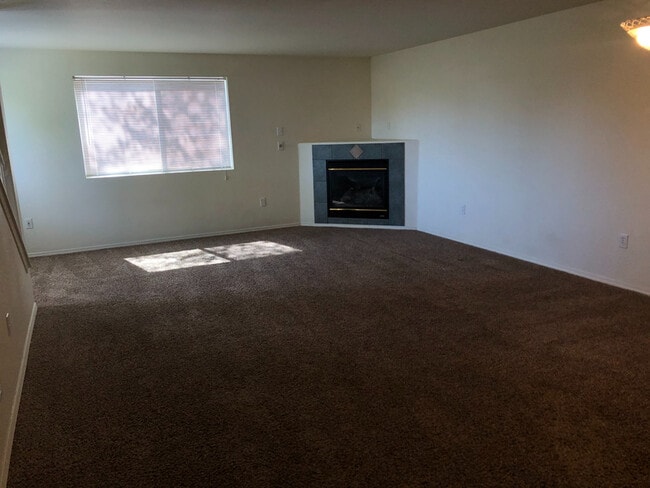 Building Photo - 550 NE Negus Loop