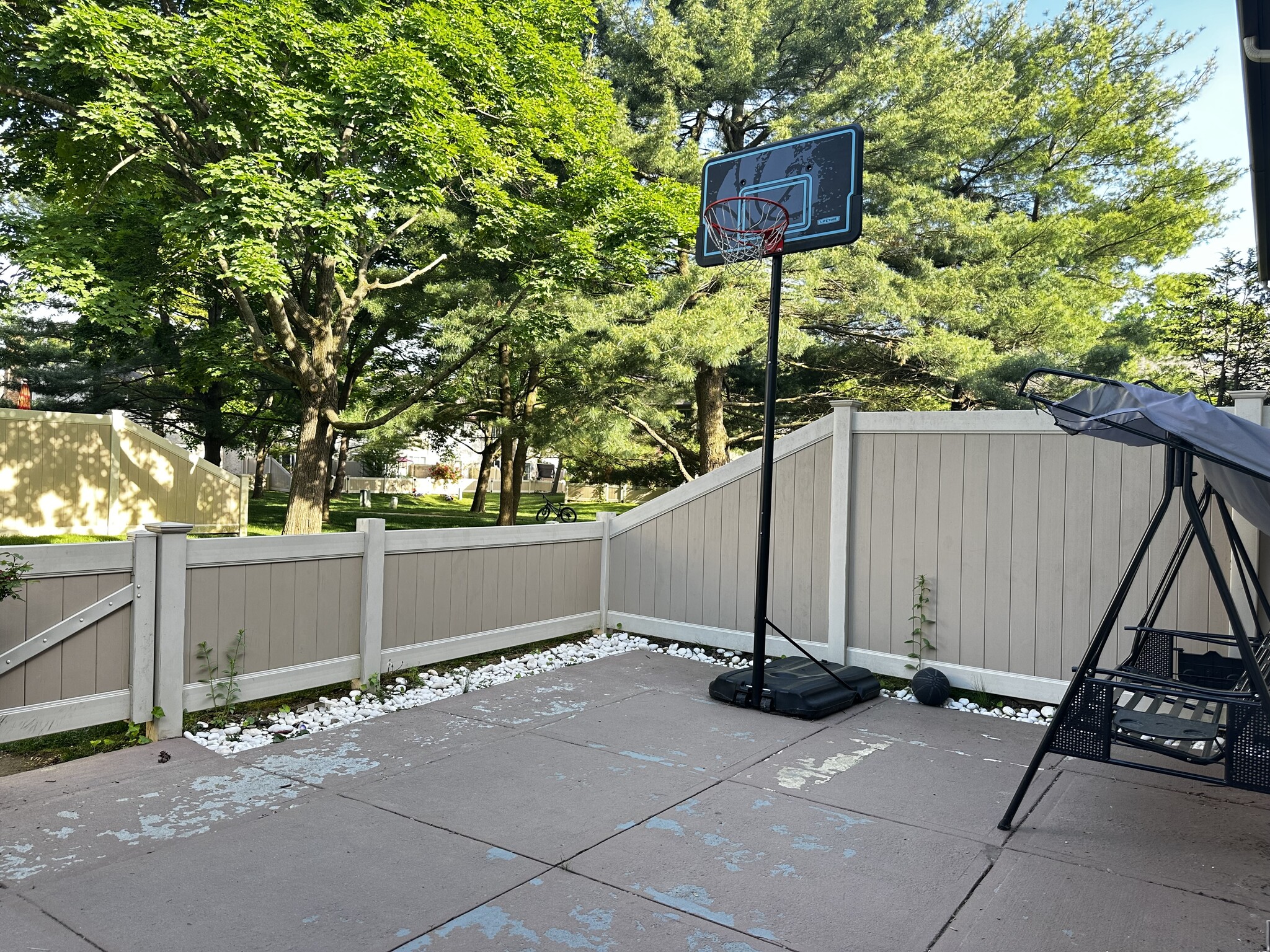 Building Photo - 107 Thoreau Dr