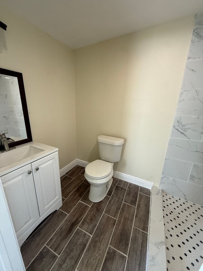 Building Photo - 4 bed 2 bath Southern Hills