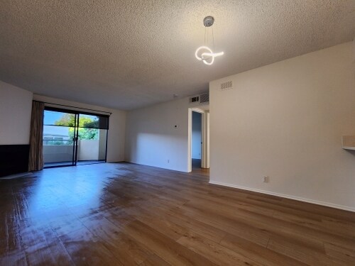 Interior Photo - 2120 Bentley Ave