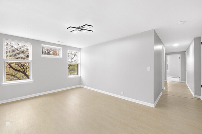 Building Photo - 423 N Central Ave