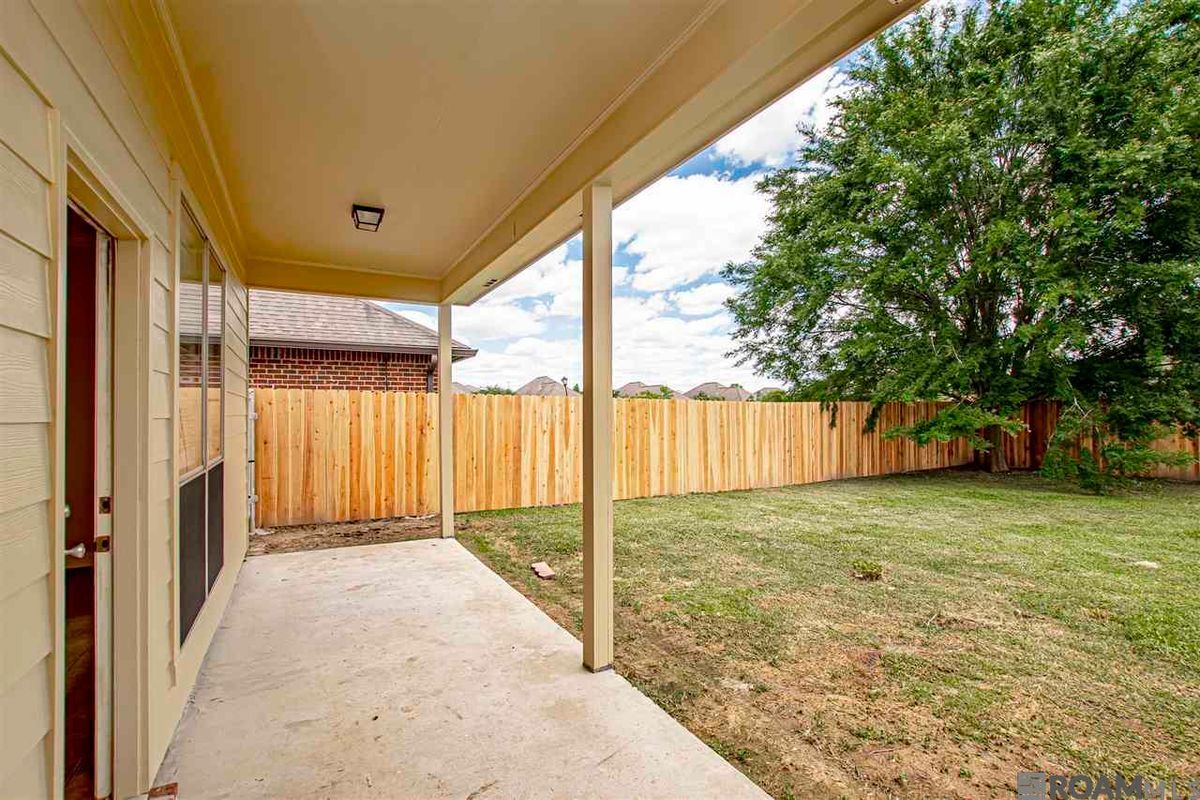 Building Photo - 9015 Westlake Ave