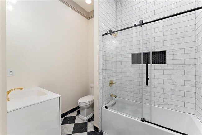 Building Photo - 915 Liberty Ave