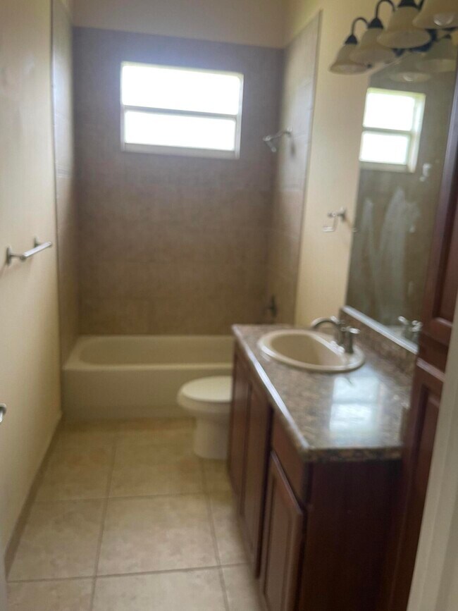 Building Photo - 3073 SW Savona Blvd