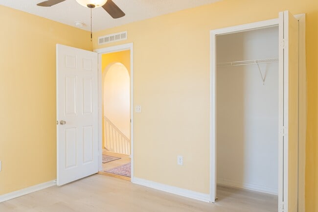 Building Photo - 274 Curtis Ave