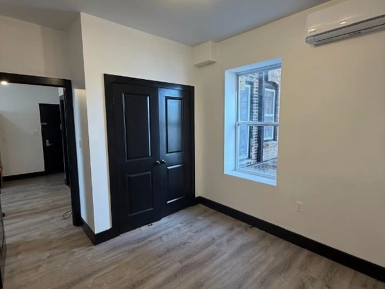 Building Photo - 11 Thomas St