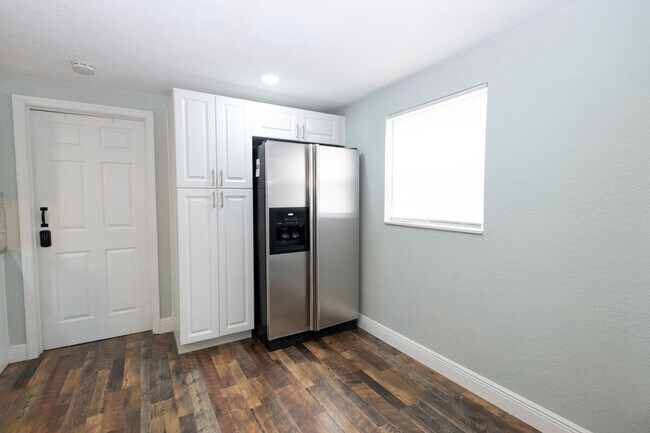 Building Photo - 3007 E 21st Ave