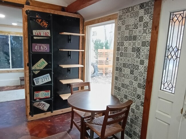 Building Photo - 1125 Molitor Rd