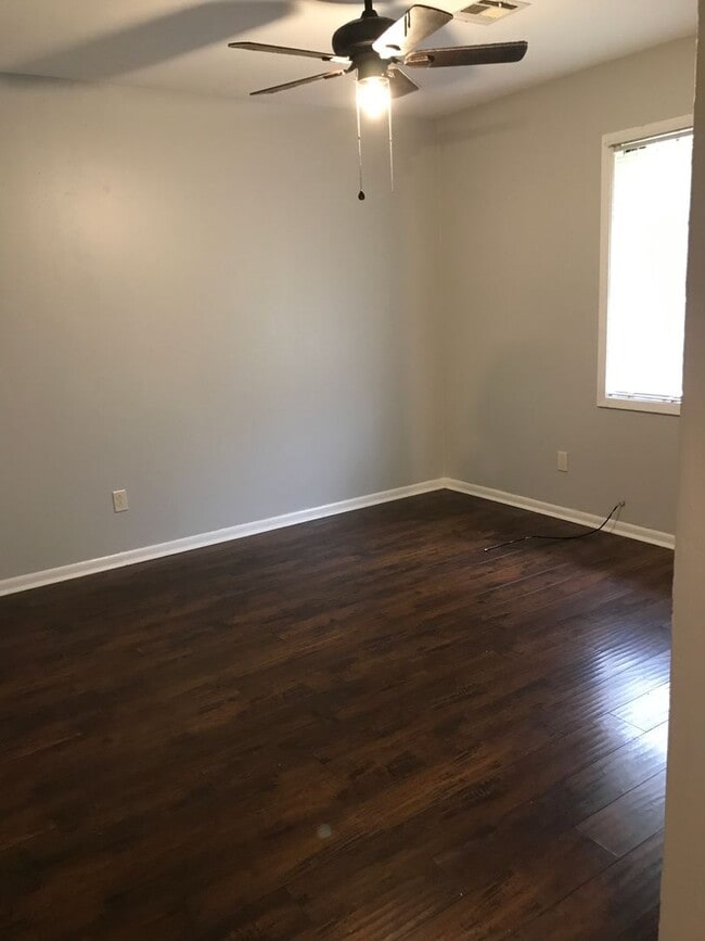 Building Photo - 304 Latin Dr