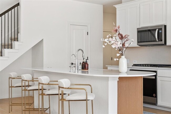 Building Photo - 304 Regatta Trl